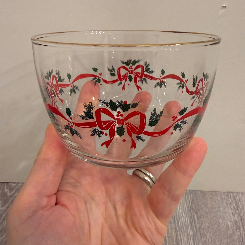 Vintage Libby glass Holly & Bow serving bowl